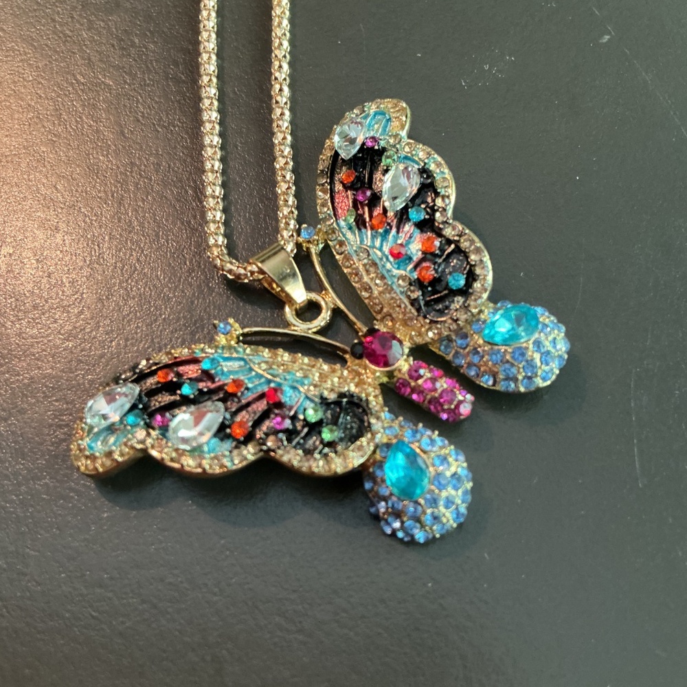 NWT BETSEY JOHNSON signed rhinestone BUTTERFLY NECKLACE - Picture 4 of 10